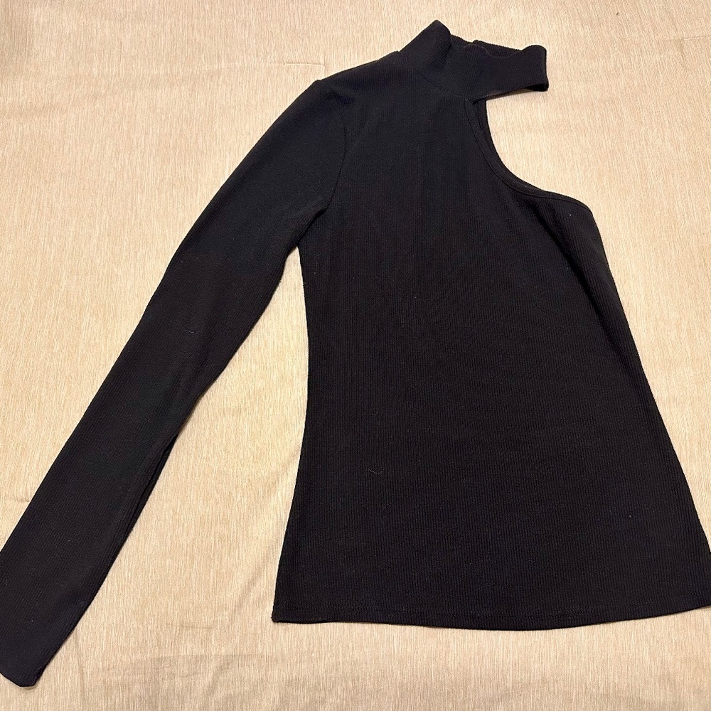 Lulu's Single Sleeve Black Turtleneck - Size M